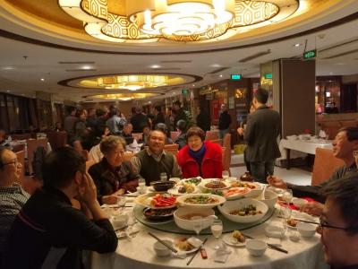 公司總經理與省畜牧協(xié)會領導、芭夯兔食業(yè)老總共進晚餐